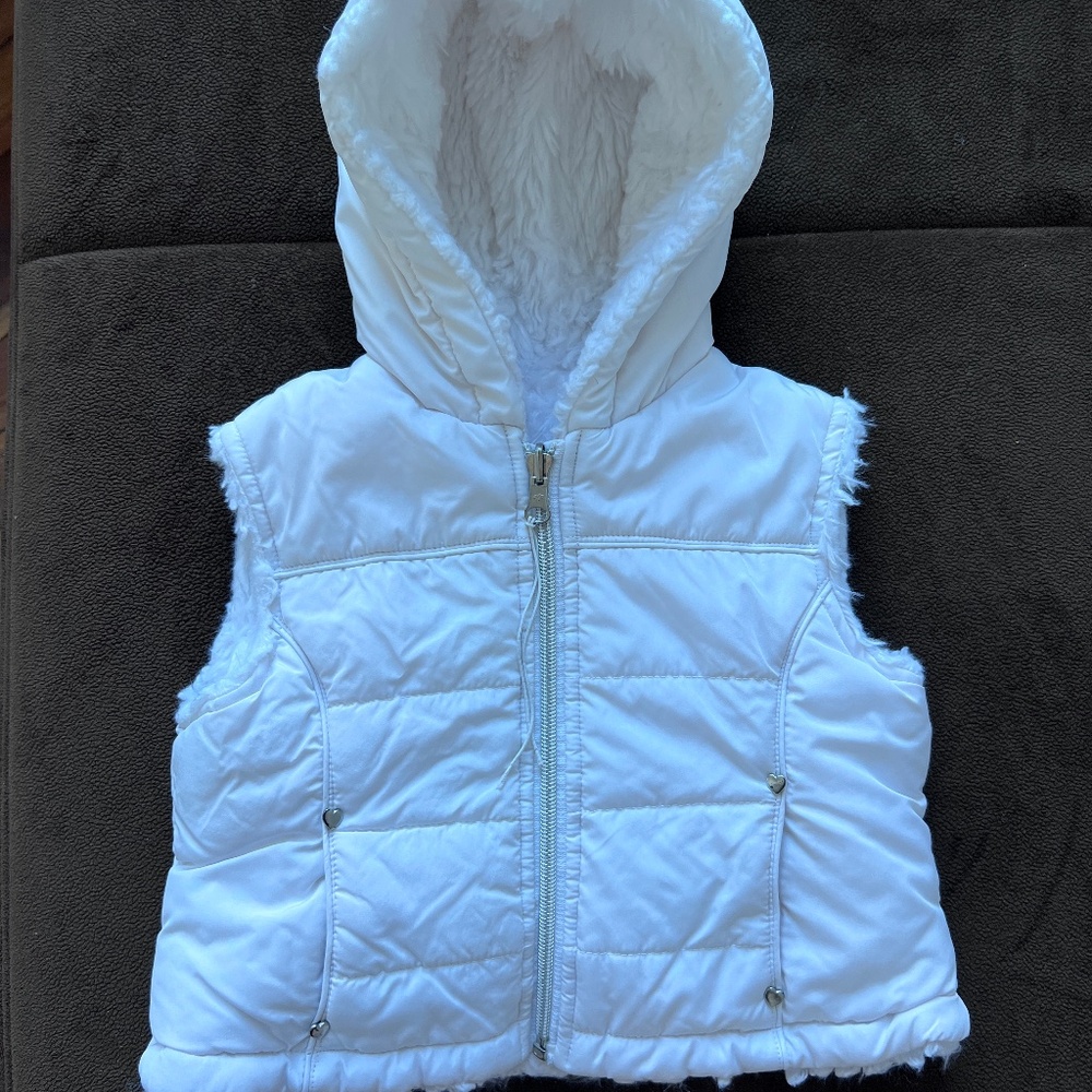 Girls Puffer Vest white size S 2T